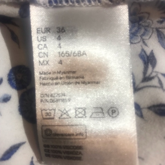 Blue Floral Romper. Size 4 - Picture 12 of 13